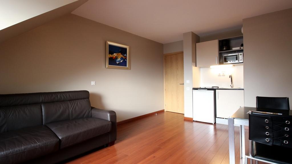 Aux Balcons Du Sancy Aparthotel Picherande ภายนอก รูปภาพ